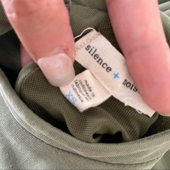 Urban Outfitters silence + Noise Green Keyhole Back Dress - Picture 3 of 3